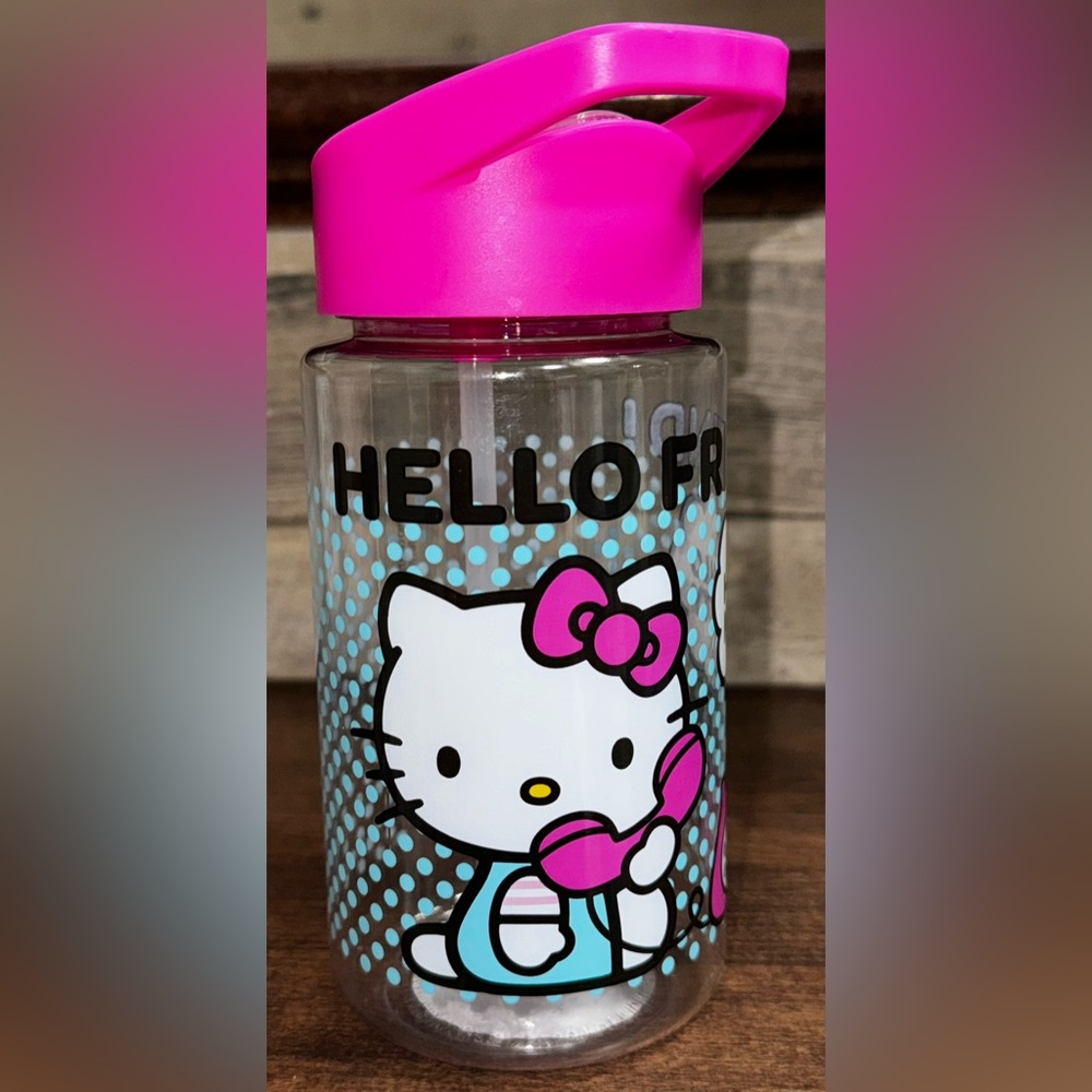 Hello Kitty plastic water 14 oz -NEW